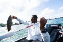 Abu Garcia Veritas Winch Baitcasting Rod 17 Abu Garcia Veritas Winch Baitcasting Rod -Fishing Promotion Store ABU CASTING ROD VERITAS PLX WINCH LIFESTYLE 2020 002